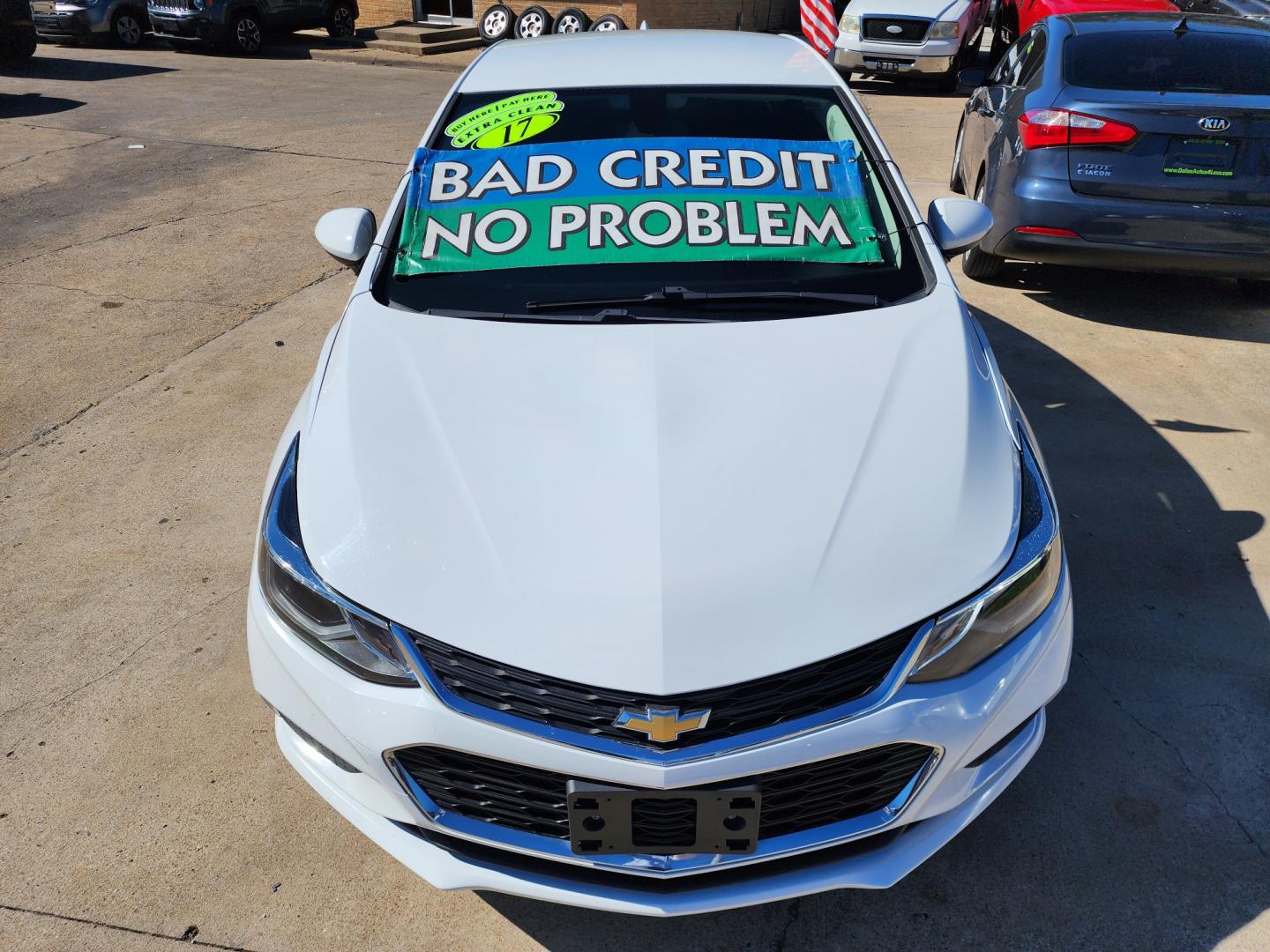 2017 WHITE Chevrolet Cruze LT (1G1BE5SMXH7) with an 1.4L L4 DOHC 16V TURBO engine, 6A transmission, located at 2660 S.Garland Avenue, Garland, TX, 75041, (469) 298-3118, 32.885551, -96.655602 - Welcome to DallasAutos4Less, one of the Premier BUY HERE PAY HERE Dealers in the North Dallas Area. We specialize in financing to people with NO CREDIT or BAD CREDIT. We need proof of income, proof of residence, and a ID. Come buy your new car from us today!! This is a very well cared for 2017 CH - Photo#8